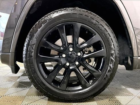 Used 2021 Jeep Grand Cherokee Laredo X image 8