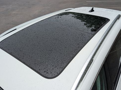 Used 2025 Volkswagen Tiguan SE w/ Panoramic Sunroof Package AWD/4WD image 14