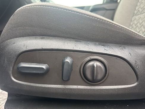 Used 2022 Chevrolet Equinox LS AWD/4WD image 12