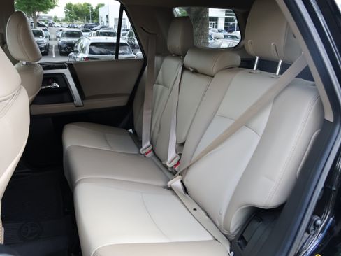 Used 2022 Toyota 4Runner SR5 Premium w/ Moonroof Package AWD/4WD image 37