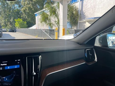 Used 2025 Volvo V60 B5 Cross Country Plus image 35