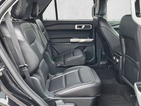 Used 2021 Ford Explorer XLT w/ Equipment Group 202A AWD/4WD image 19