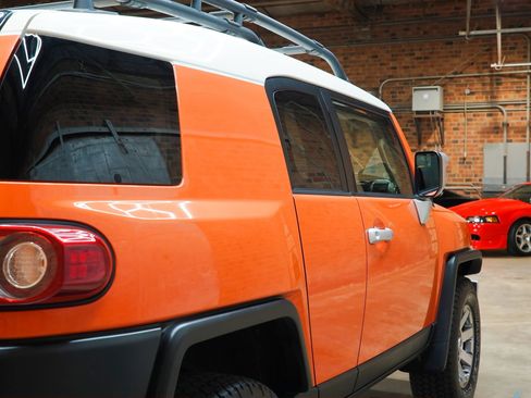 Used 2014 Toyota FJ Cruiser 4WD w/ Upgrade Package image 19