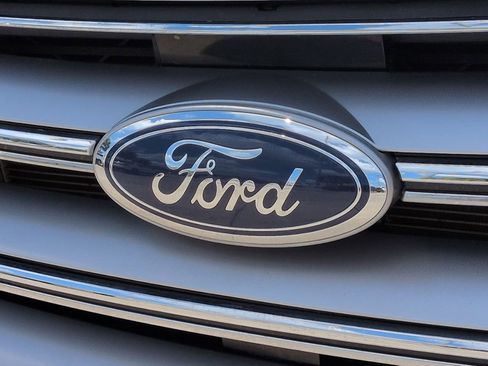 Used 2015 Ford Edge SEL w/ Equipment Group 201A image 5