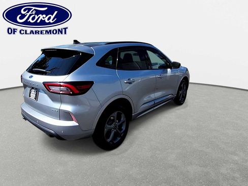 Used 2023 Ford Escape ST-Line w/ Tech Pack #1 AWD/4WD image 8