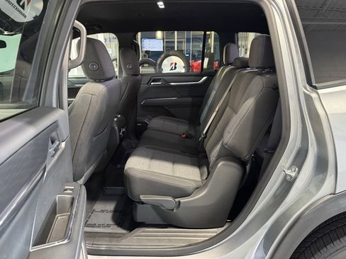 Used 2025 GMC Acadia Elevation image 9