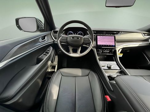 New 2025 Jeep Grand Cherokee Limited image 14