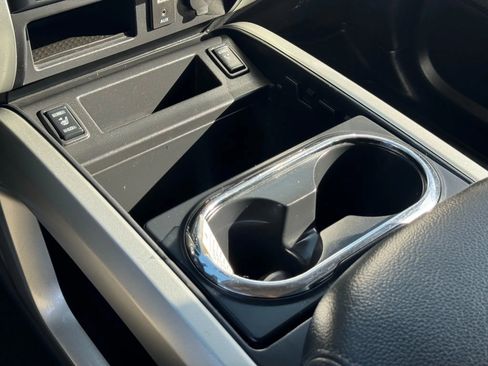 Used 2018 Nissan Titan SV w/ SV Convenience Package image 23