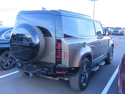 Used 2025 Land Rover Defender 110 X-Dynamic SE image 3