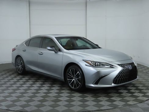 Used 2022 Lexus ES 300h w/ Premium Package image 3