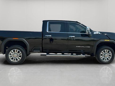 Used 2022 GMC Sierra 3500 Denali AWD/4WD image 3