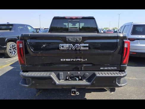 Used 2024 GMC Sierra 3500 Denali Ultimate AWD/4WD image 9