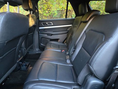 Used 2017 Ford Explorer XLT w/ Equipment Group 202A image 18