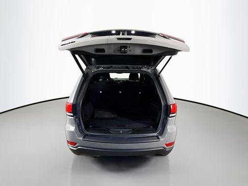 Used 2020 Jeep Grand Cherokee Laredo image 23