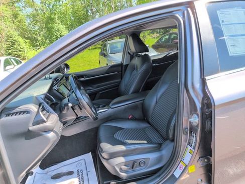 Used 2019 Toyota Camry SE FWD image 12