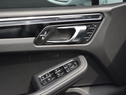 Certified 2026 Porsche Macan AWD/4WD image 14
