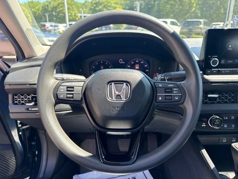 Used 2025 Honda Accord SE image 11