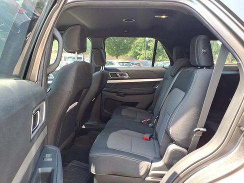 Used 2017 Ford Explorer XLT w/ Equipment Group 201A FWD image 11