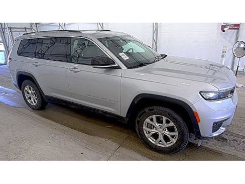 Used 2023 Jeep Grand Cherokee L Limited image 2