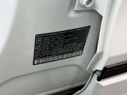 Certified 2022 Volkswagen Tiguan SE R-Line AWD/4WD image 19