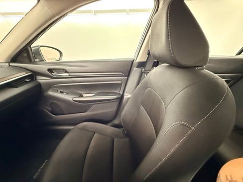 Used 2025 Nissan Altima 2.5 SV FWD image 31