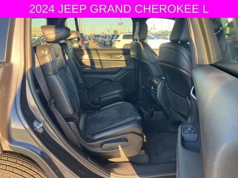 Used 2024 Jeep Grand Cherokee L Altitude image 13