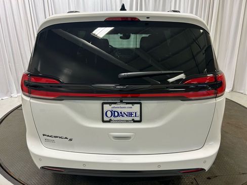 New 2026 Chrysler Pacifica Select image 28