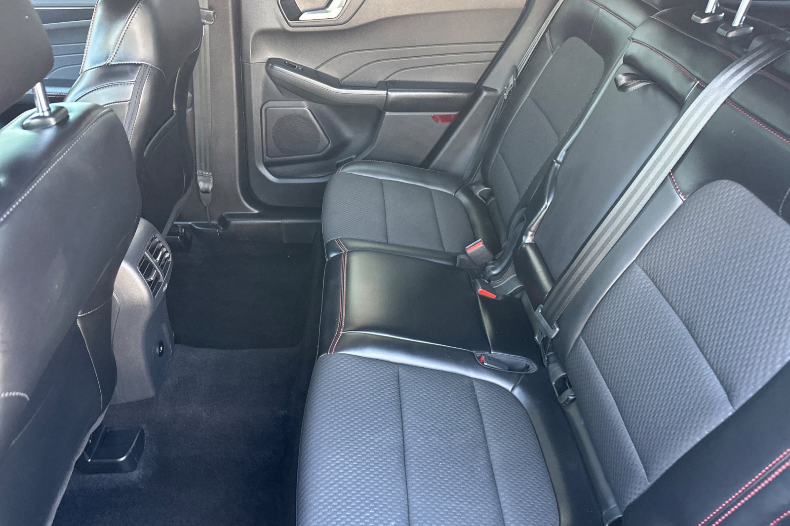 Used 2024 Ford Escape ST-Line FWD image 12
