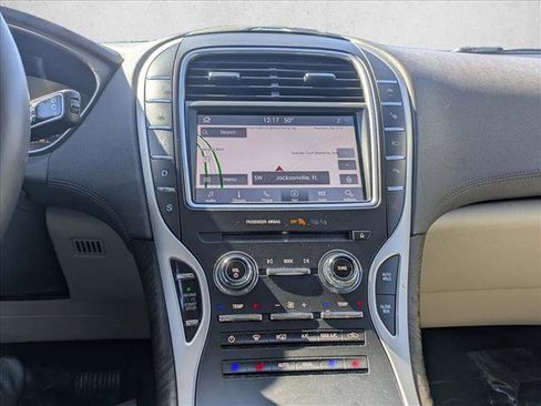 Used 2020 Lincoln Nautilus Reserve image 11