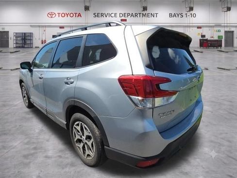 Used 2023 Subaru Forester Premium AWD/4WD image 11