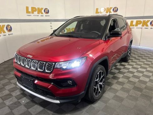 Used 2025 Jeep Compass Limited AWD/4WD image 8