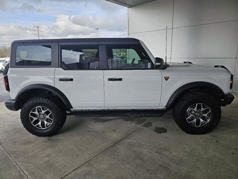 Used 2024 Ford Bronco Badlands image 8