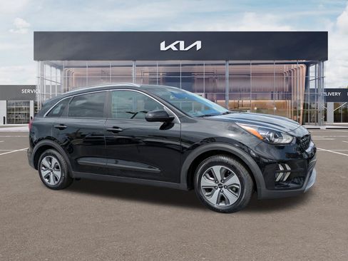 Certified 2022 Kia Niro LX FWD image 2
