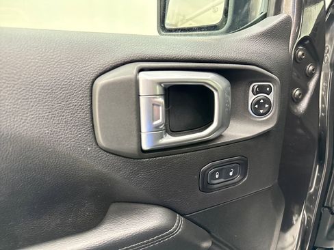 Used 2020 Jeep Wrangler Unlimited Sahara AWD/4WD image 14