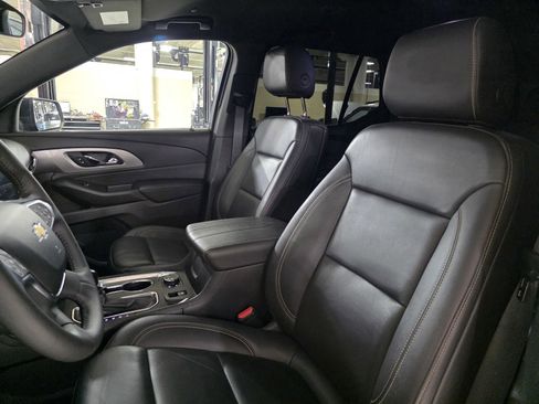 Used 2022 Chevrolet Traverse LT image 24