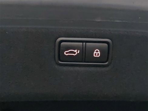 Used 2018 Genesis G80 3.8 w/ Option Group 03 image 34