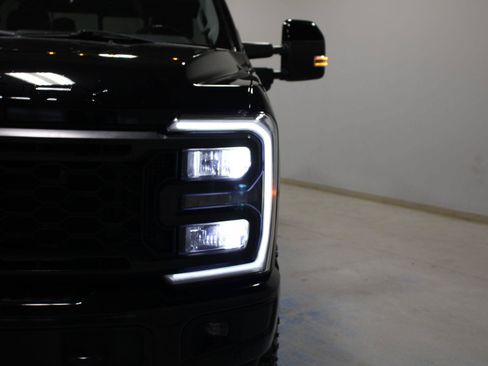 Used 2023 Ford F250 Lariat w/ Lariat Ultimate Package AWD/4WD image 32