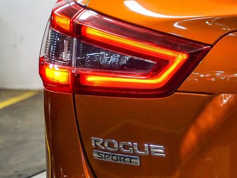 Used 2022 Nissan Rogue Sport SV image 12