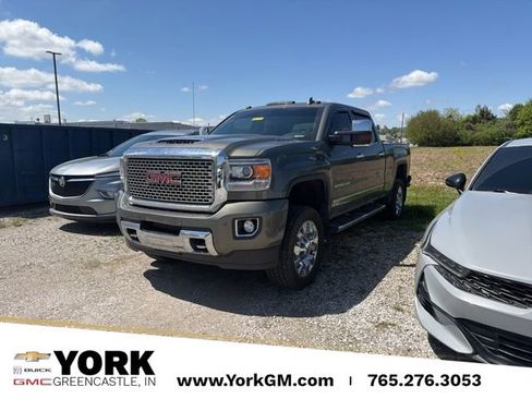 Used 2017 GMC Sierra 2500 Denali w/ Duramax Plus Package AWD/4WD image 1