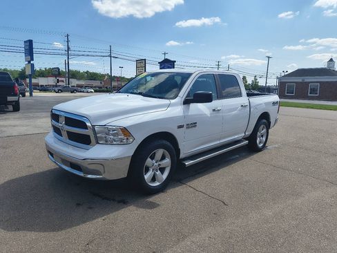 Used 2017 RAM 1500 Classic SLT AWD/4WD image 11