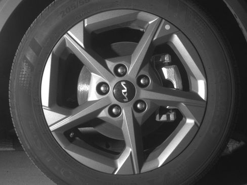 Used 2025 Kia K4 LXS image 13