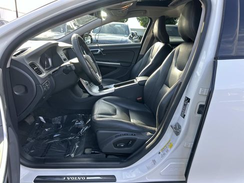 Used 2018 Volvo V60 T5 Cross Country w/ Convenience Package image 16