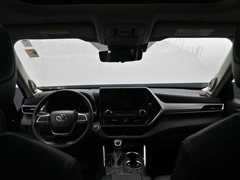 Used 2023 Toyota Highlander Platinum image 29