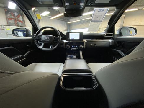 Used 2025 Toyota Tacoma SR5 image 21