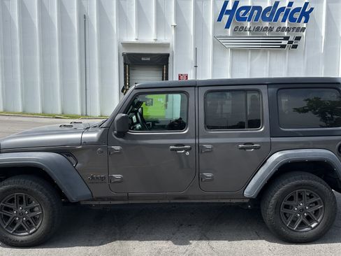 Used 2024 Jeep Wrangler Unlimited Sport AWD/4WD image 7