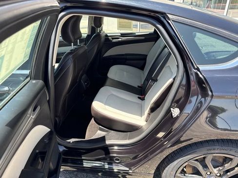 Used 2019 Ford Fusion SE w/ Equipment Group 151A FWD image 19