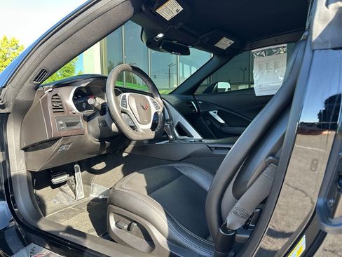 Used 2019 Chevrolet Corvette Stingray Coupe w/ 1LT image 16