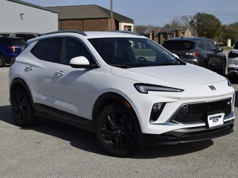 Used 2024 Buick Encore GX Sport Touring image 7