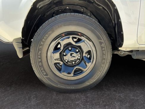 Used 2018 Toyota Tacoma SR5 RWD image 9