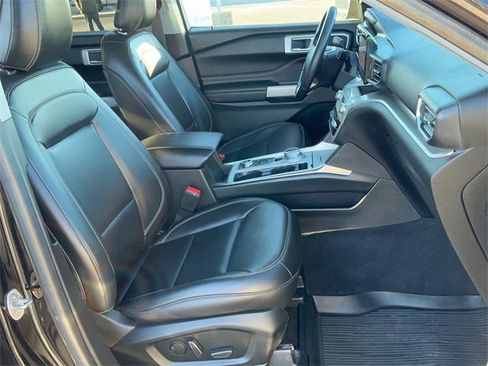 Used 2022 Ford Explorer XLT w/ Equipment Group 202A image 21